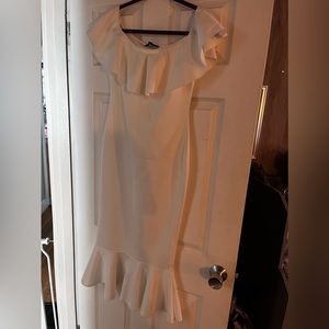 Beautiful white dress, size medium